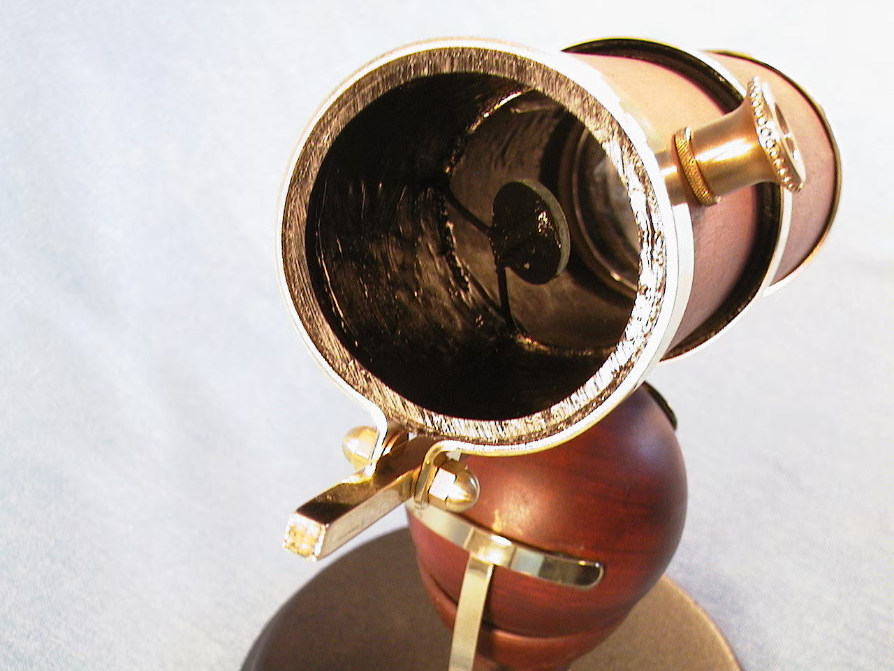 Newtonian Telescope: Replica of Isaac Newton's Original