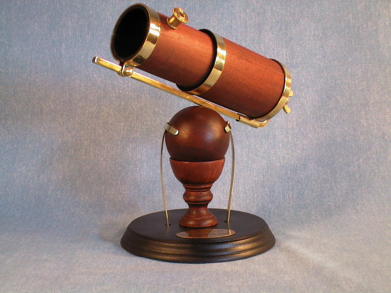 Newtonian Telescope: Replica of Isaac Newton's Original